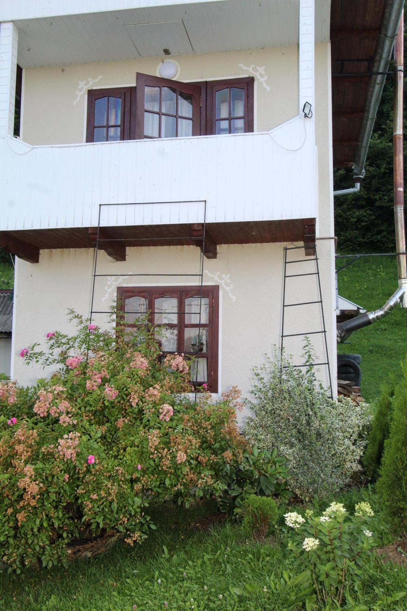 Котедж "Красний Краєвид" Yaremtche Extérieur photo