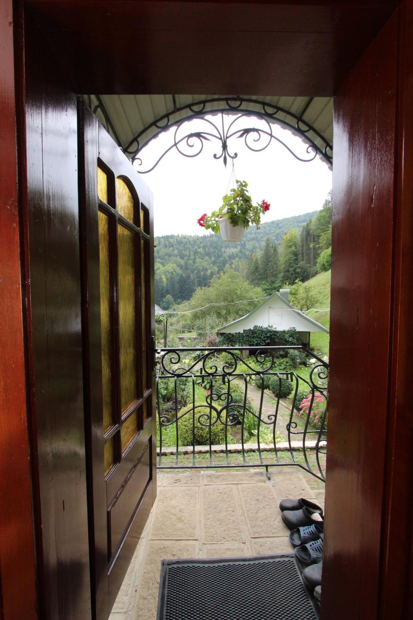 Котедж "Красний Краєвид" Yaremtche Extérieur photo